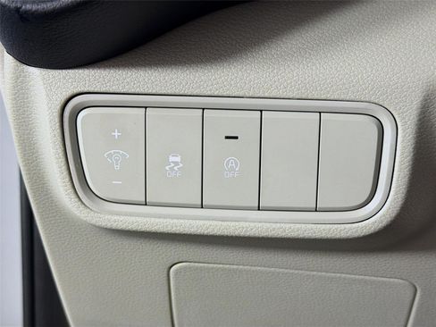 Certified 2025 Kia Soul LX w/ LX Technology Package FWD image 10