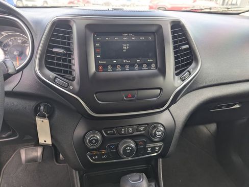 Used 2019 Jeep Cherokee Latitude w/ Popular Appearance Group image 15