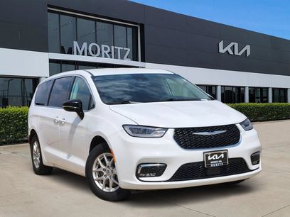 Used 2024 Chrysler Pacifica Touring-L