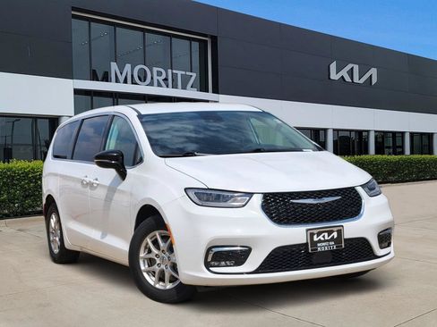 Used 2024 Chrysler Pacifica Touring-L FWD image 1