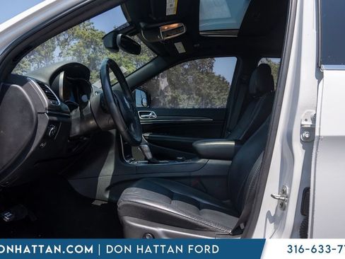 Used 2019 Jeep Grand Cherokee Limited AWD/4WD image 3