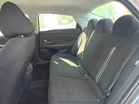 Used 2024 Hyundai Elantra SEL FWD image 9