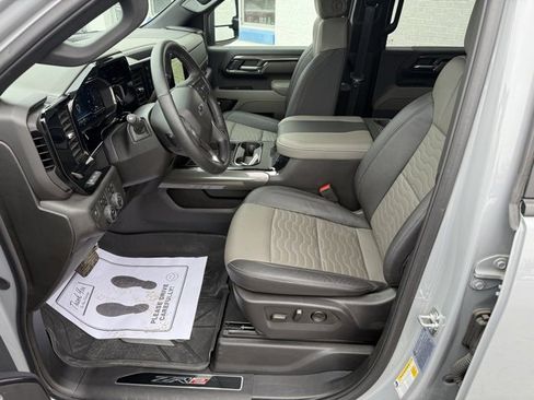Used 2025 Chevrolet Silverado 2500 ZR2 w/ Technology Package image 19