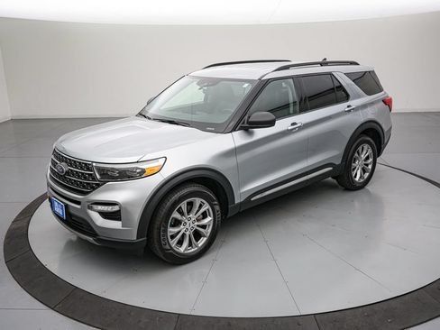 Certified 2023 Ford Explorer XLT w/ Equipment Group 202A AWD/4WD image 8