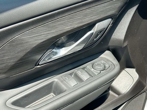Used 2024 GMC Terrain SLE FWD image 21