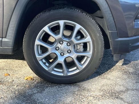 Used 2022 Jeep Compass Latitude image 7