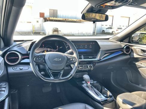 Used 2025 Chevrolet Trax RS w/ Sunroof Package image 10