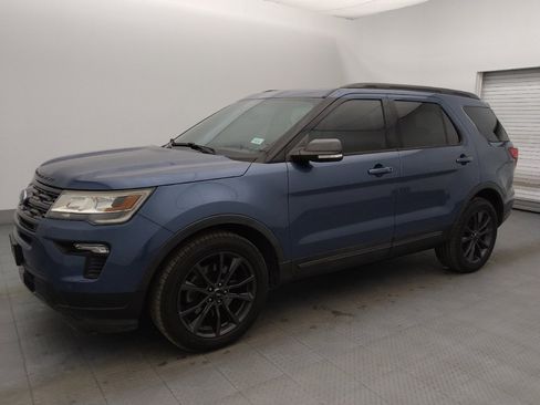 Used 2018 Ford Explorer XLT w/ Equipment Group 202A image 2