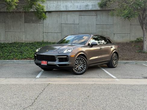 Used 2020 Porsche Cayenne S w/ Premium Package image 2