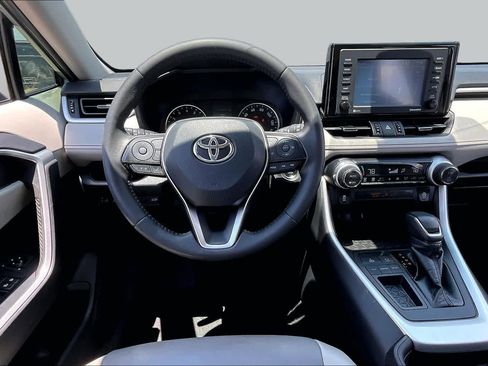 Used 2020 Toyota RAV4 XLE Premium FWD image 6