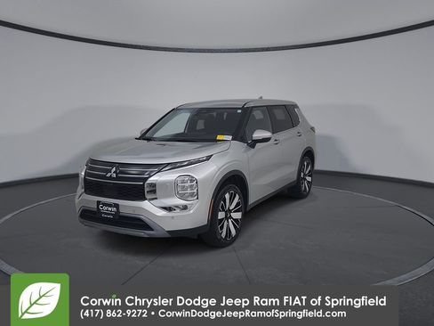 Used 2025 Mitsubishi Outlander SE image 6