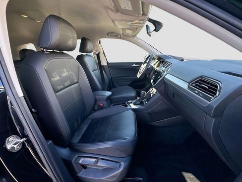 Used 2020 Volkswagen Tiguan SE image 35