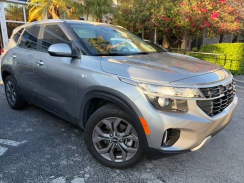 Used 2024 Kia Seltos LX AWD/4WD image 3