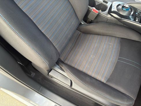 Used 2021 Nissan Leaf SV w/ SV Technology Package image 47