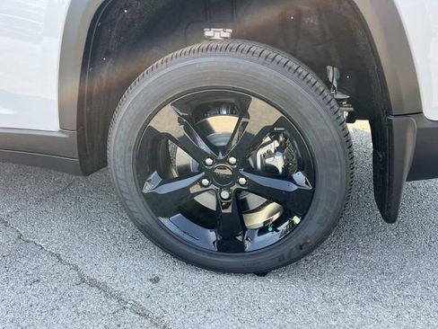 New 2025 Jeep Grand Cherokee L Altitude image 11