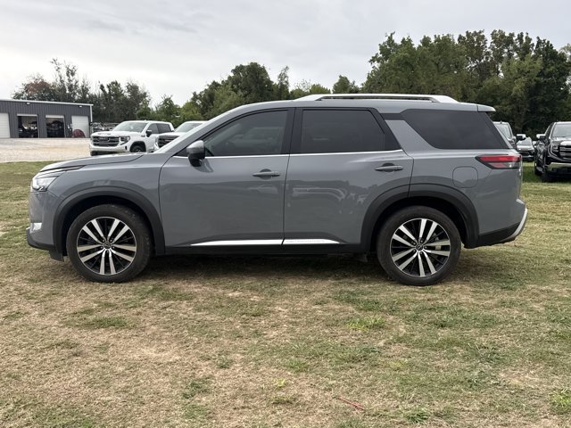 Used 2023 Nissan Pathfinder Platinum AWD/4WD image 3