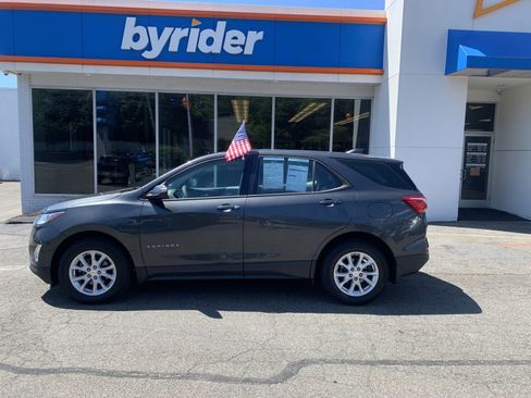 Used 2018 Chevrolet Equinox LS AWD/4WD image 3