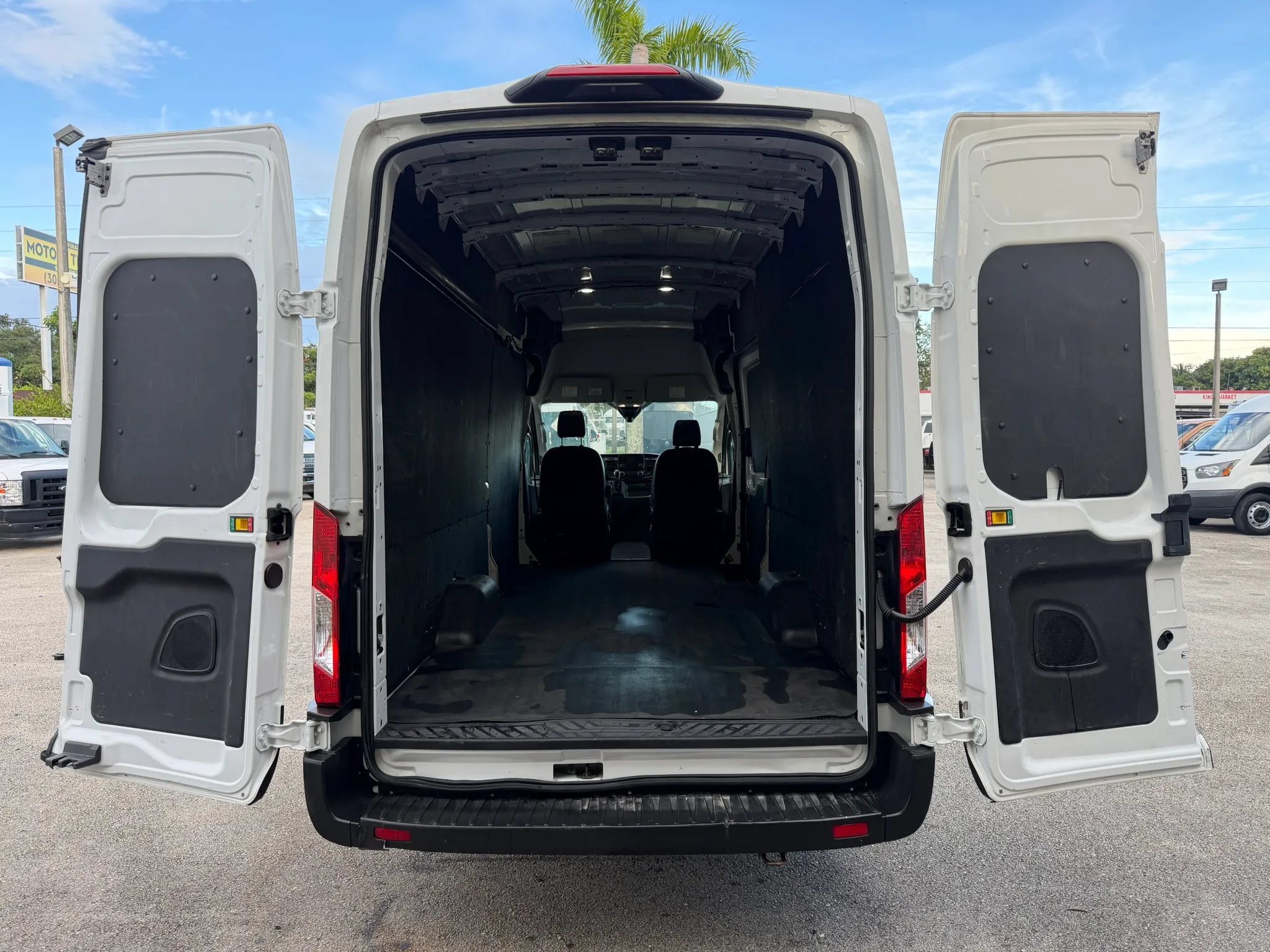 Used 2023 Ford Transit 250 148 High Roof Extended w/ Load Area Protection Package RWD image 5