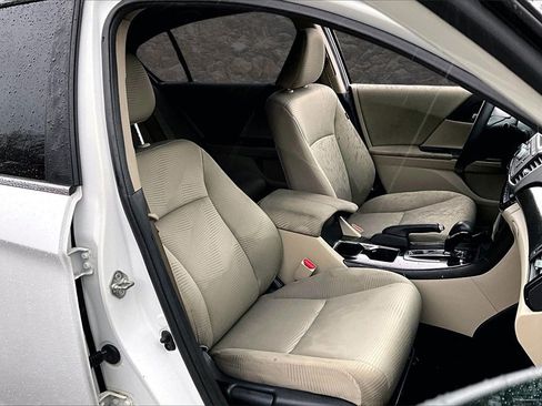 Used 2017 Honda Accord LX image 7