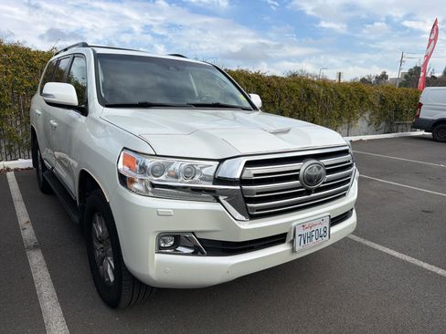 Used 2017 Toyota Land Cruiser image 1