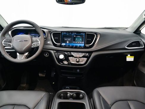 New 2026 Chrysler Pacifica Select image 10