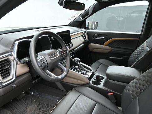 Used 2024 GMC Canyon Denali image 8