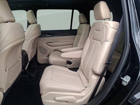 Used 2024 Jeep Grand Cherokee L Limited w/ Luxury Tech Group II AWD/4WD image 9