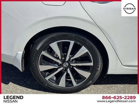 Used 2023 Nissan Sentra SV w/ SV Premium Package FWD image 10