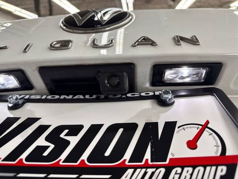 Used 2022 Volkswagen Tiguan SE image 15