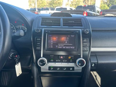 Used 2014 Toyota Camry SE w/ Moonroof Package FWD image 22
