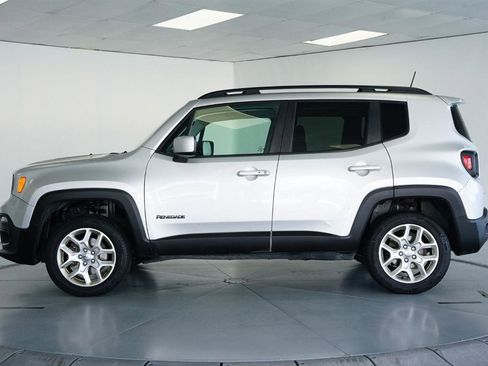 Used 2018 Jeep Renegade Latitude w/ UConnect 8.4 Nav Group image 3