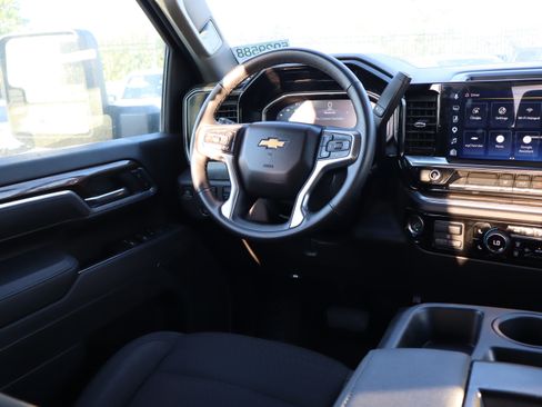 Used 2025 Chevrolet Silverado 2500 LT w/ Convenience Package AWD/4WD image 16