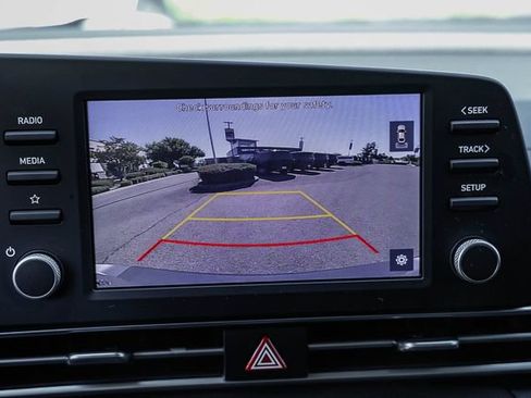 Certified 2021 Hyundai Elantra SE FWD image 19
