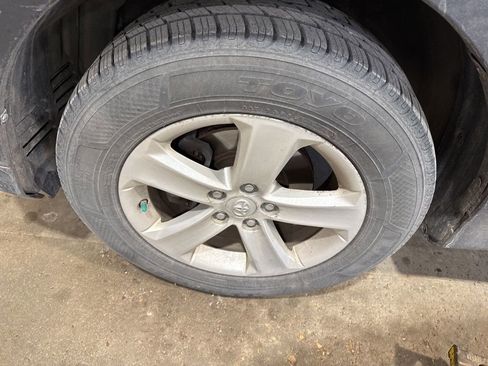 Used 2013 Toyota RAV4 XLE image 19