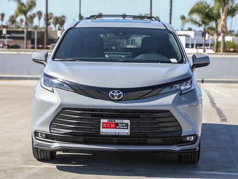 New 2026 Toyota Sienna XLE Woodland Edition image 3