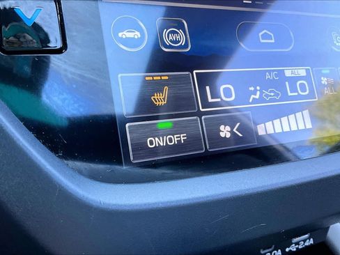 Used 2025 Subaru Forester Limited AWD/4WD image 36