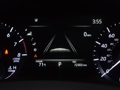 Used 2020 Toyota Highlander XLE AWD/4WD image 30