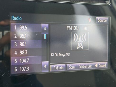 Used 2018 Toyota Corolla LE FWD image 24