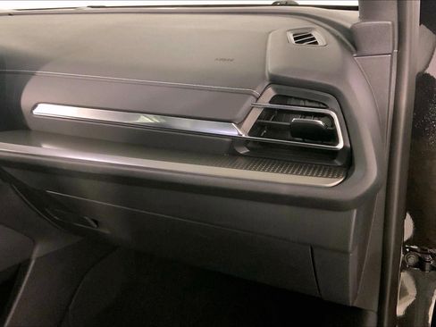 Used 2025 Chevrolet Traverse LT image 16