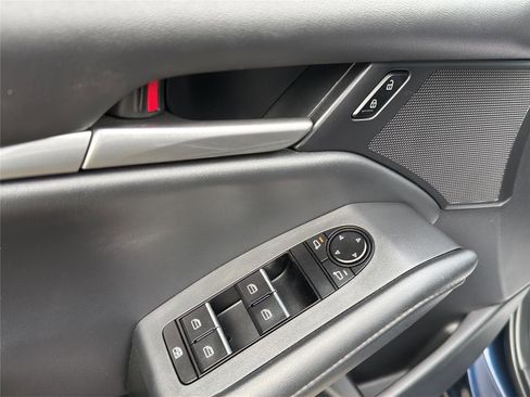 Used 2021 MAZDA MAZDA3 s image 30