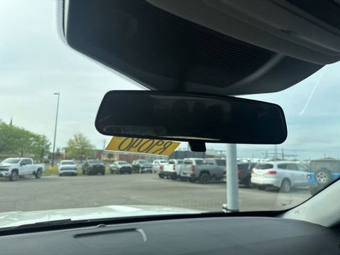 Used 2023 Ford Explorer XLT image 18