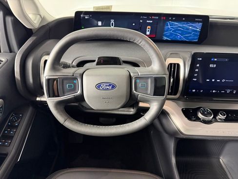 Used 2025 Ford Expedition Max Active AWD/4WD image 13