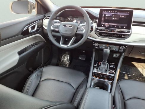 Used 2025 Jeep Compass Limited AWD/4WD image 6