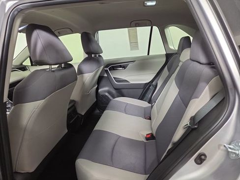 Used 2021 Toyota RAV4 XLE FWD image 15