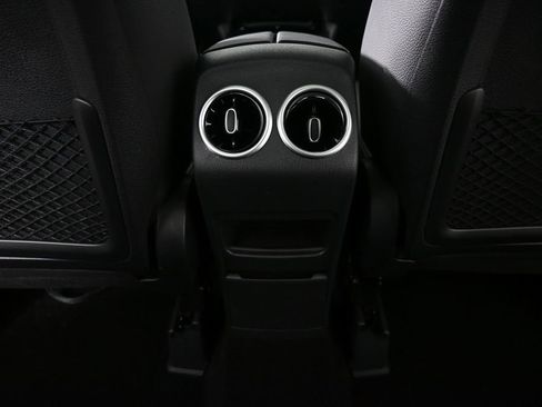 New 2026 Mercedes-Benz GLB 250 image 18