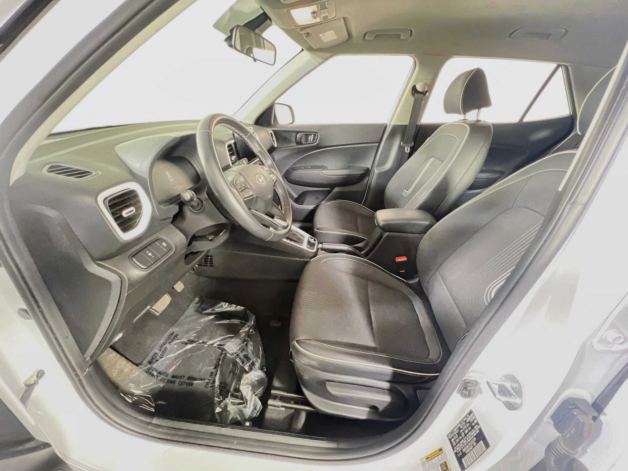 Used 2023 Hyundai Venue Limited FWD image 20