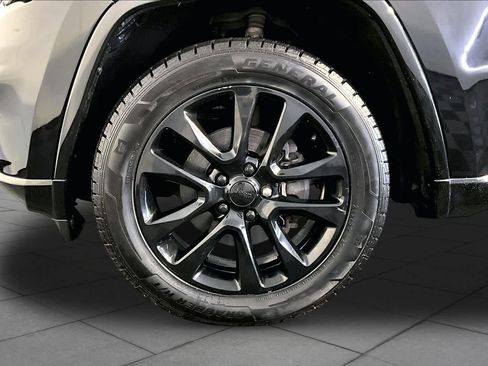 Used 2020 Jeep Grand Cherokee Altitude AWD/4WD image 11