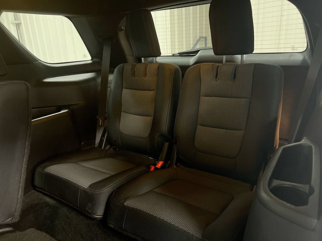 Used 2017 Ford Explorer XLT FWD image 23
