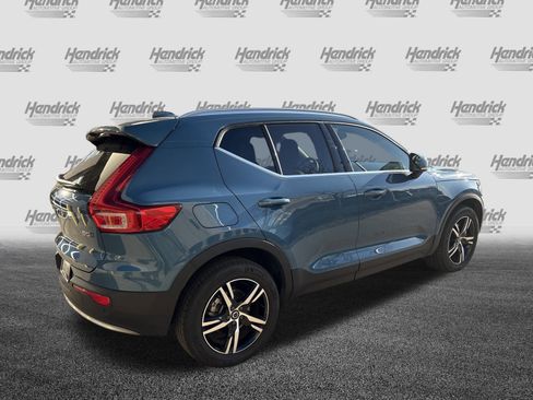 Used 2025 Volvo XC40 B5 Core image 10