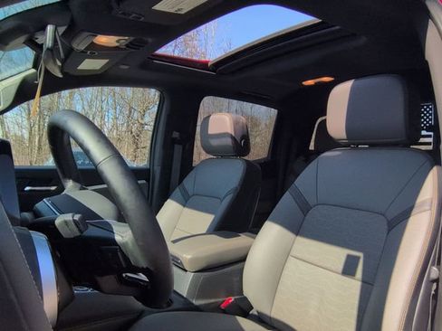 Used 2025 Chevrolet Colorado ZR2 w/ Technology Package image 21